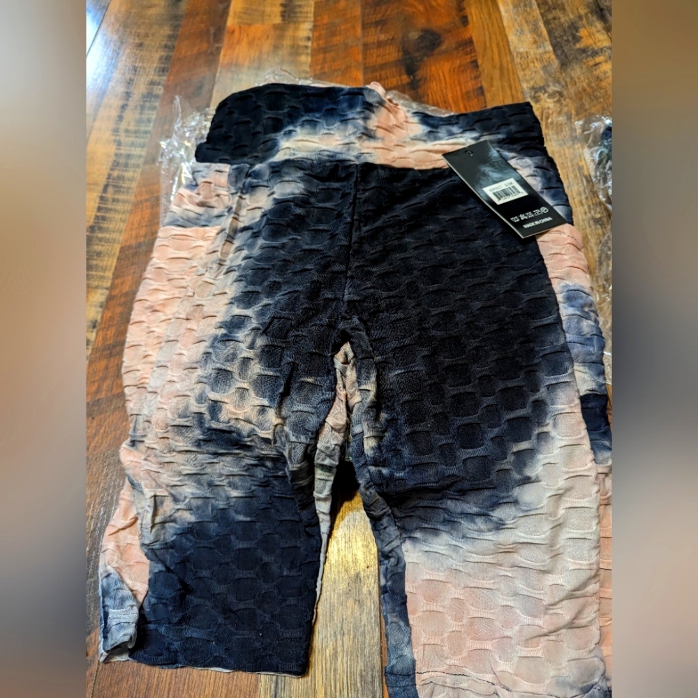 Peach/Navy Blue Scrunchy Yoga pants